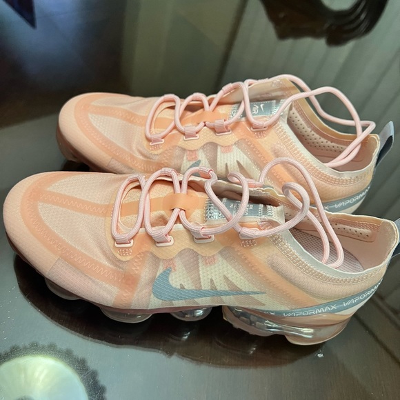 Pink Nike Air Vapormax Flyknit. Used once. Does not come with box. - Picture 3 of 4